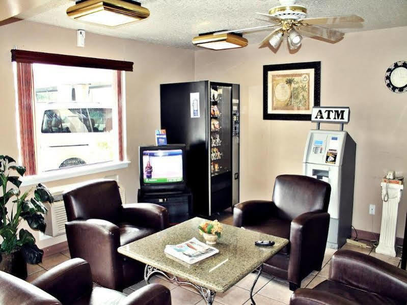 Super 8 By Wyndham Pearl District Downtown San Antonio