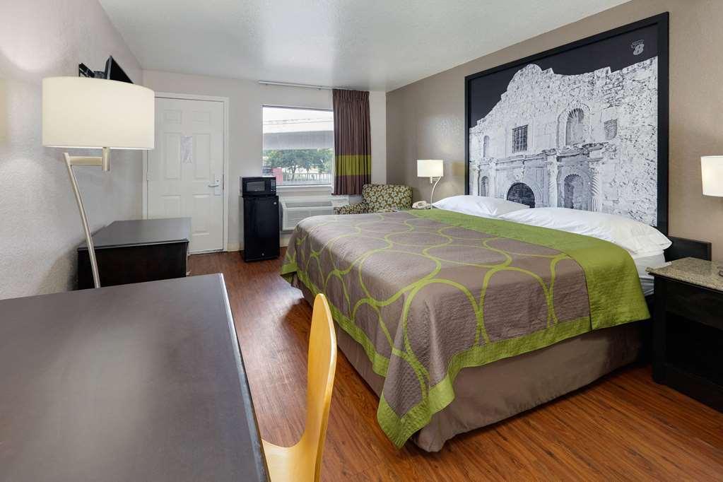 Super 8 By Wyndham Pearl District Downtown Motel San Antonio