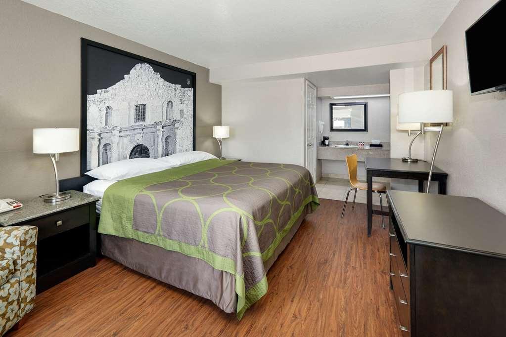 Super 8 By Wyndham Pearl District Downtown Motel 2*